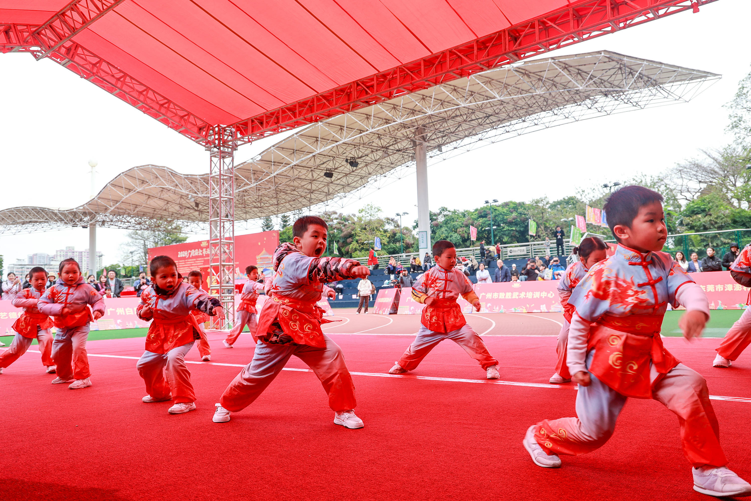 包含传统武术花样赛,展现古老技艺的新风采的词条 包含传统武术花样赛,展现古老技艺的新风采的词条