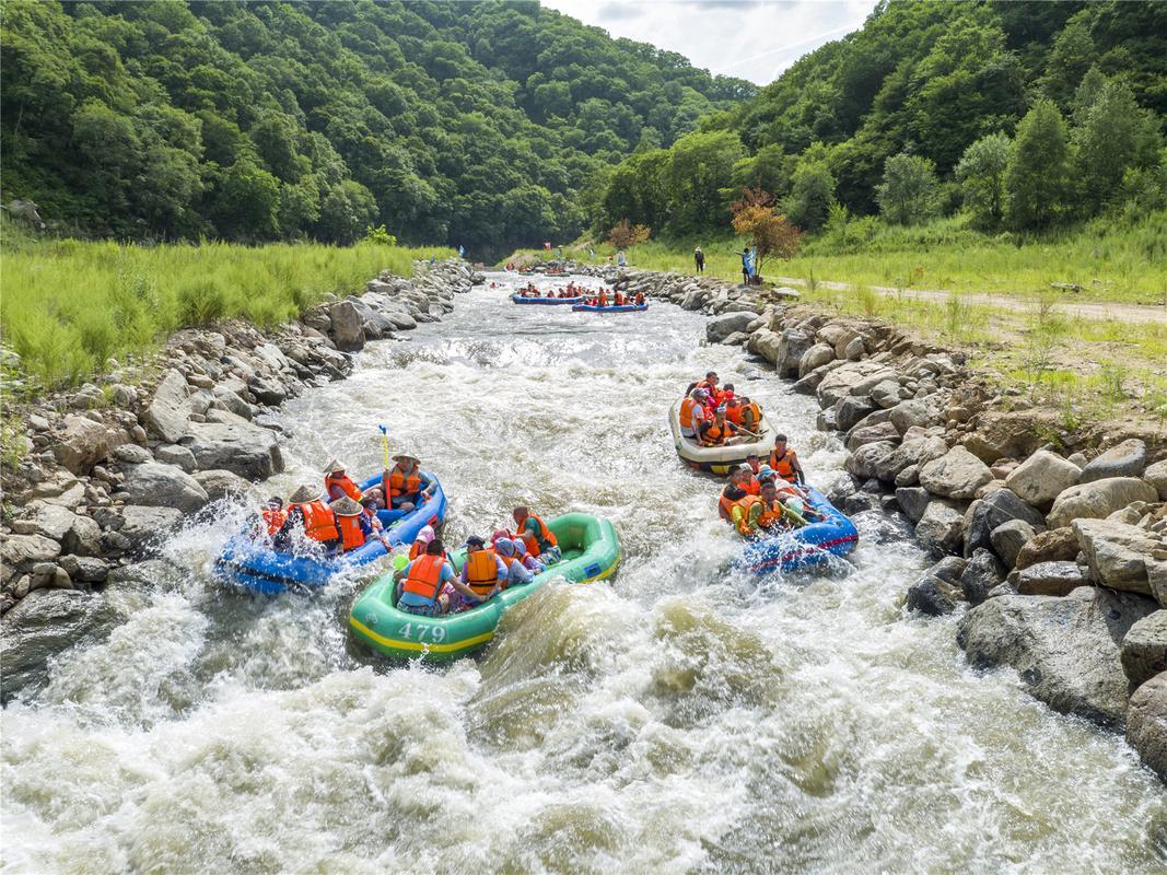特色漂流探险队,挑战河流中的惊险景色的简单介绍 特色漂流探险队,挑战河流中的惊险景色的简单介绍